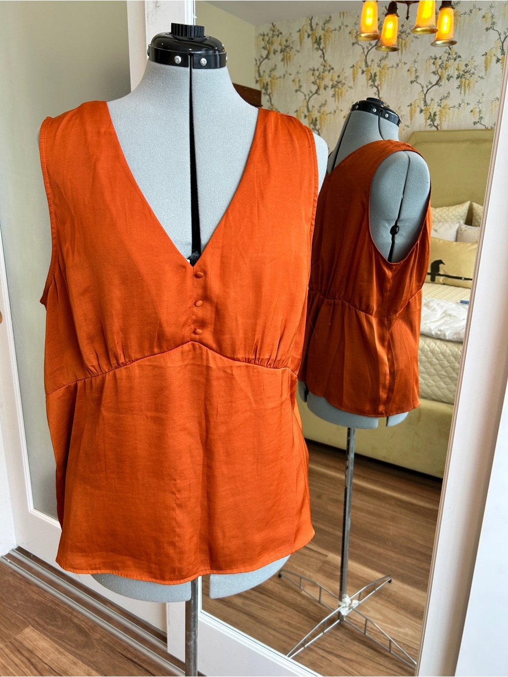 Banana Republic V-Neck Sleeveless Top in Orange